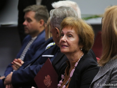 Goście uroczystości jubileuszu 75-lecia istnienia Wojewódzkiej i Miejskiej Biblioteki Publicznej im. Cypriana Norwida w Zielonej Górze. 