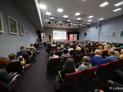 Goście uroczystości jubileuszu 75-lecia istnienia Wojewódzkiej i Miejskiej Biblioteki Publicznej im. Cypriana Norwida w Zielonej Górze. 