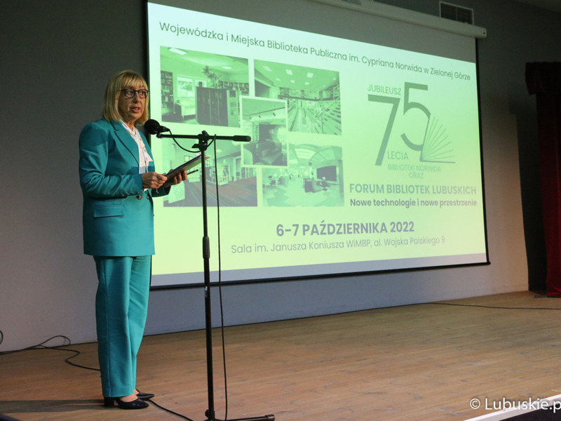 Uroczystość jubileuszu 75-lecia istnienia Wojewódzkiej i Miejskiej Biblioteki Publicznej im. Cypriana Norwida w Zielonej Górze.