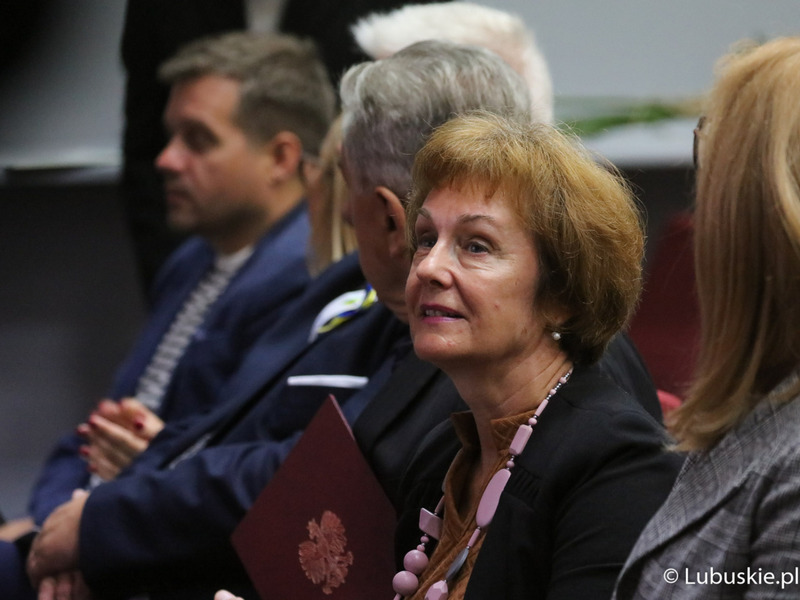 Goście uroczystości jubileuszu 75-lecia istnienia Wojewódzkiej i Miejskiej Biblioteki Publicznej im. Cypriana Norwida w Zielonej Górze.