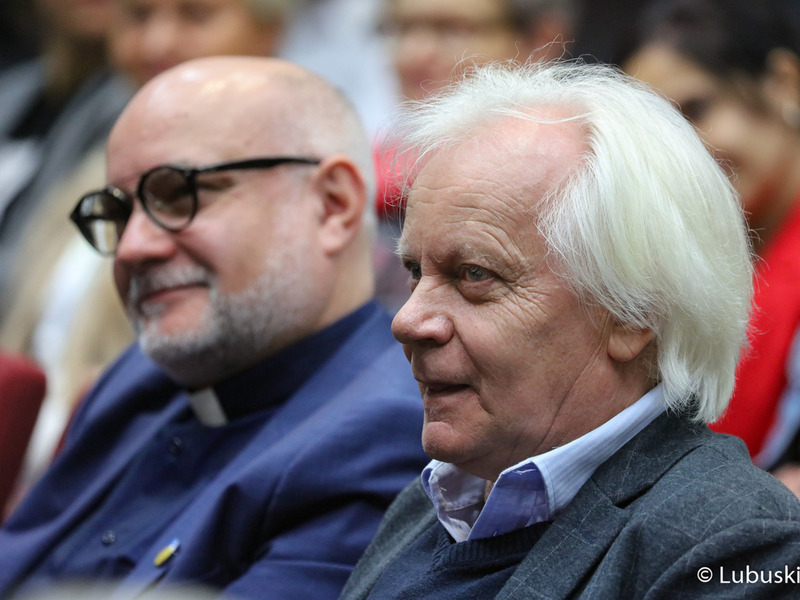 Goście uroczystości jubileuszu 75-lecia istnienia Wojewódzkiej i Miejskiej Biblioteki Publicznej im. Cypriana Norwida w Zielonej Górze.