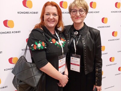 XIV Ogólnopolski Kongres Kobiet we wrocławskiej Hali Stulecia i Wrocławskim Centrum Kongresowym. Hasło przewodnie to: Moc jest w nas! Kobiety na rzecz pokoju, równości, klimatu i demokracji.