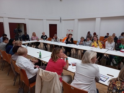 XIV Ogólnopolski Kongres Kobiet we wrocławskiej Hali Stulecia i Wrocławskim Centrum Kongresowym. Hasło przewodnie to: Moc jest w nas! Kobiety na rzecz pokoju, równości, klimatu i demokracji.