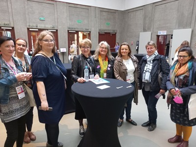 XIV Ogólnopolski Kongres Kobiet we wrocławskiej Hali Stulecia i Wrocławskim Centrum Kongresowym. Hasło przewodnie to: Moc jest w nas! Kobiety na rzecz pokoju, równości, klimatu i demokracji.