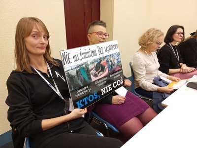 XIV Ogólnopolski Kongres Kobiet we wrocławskiej Hali Stulecia i Wrocławskim Centrum Kongresowym. Hasło przewodnie to: Moc jest w nas! Kobiety na rzecz pokoju, równości, klimatu i demokracji.