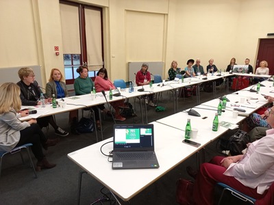 XIV Ogólnopolski Kongres Kobiet we wrocławskiej Hali Stulecia i Wrocławskim Centrum Kongresowym. Hasło przewodnie to: Moc jest w nas! Kobiety na rzecz pokoju, równości, klimatu i demokracji.