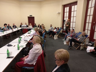 XIV Ogólnopolski Kongres Kobiet we wrocławskiej Hali Stulecia i Wrocławskim Centrum Kongresowym. Hasło przewodnie to: Moc jest w nas! Kobiety na rzecz pokoju, równości, klimatu i demokracji.