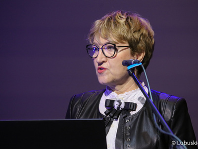 Marszałek Elżbieta Anna Polak podczas otwarcia pierwszego dnia Kongresu Gospodarczego Lubuskie 2022 w Centrum Kreatywnej Kultury przy zielonogórskim Regionalnym Centrum Animacji Kultury 