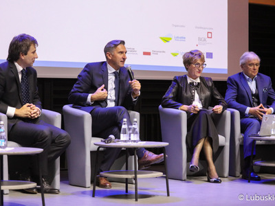 Uczestnicy pierwszego dnia Kongresu Gospodarczego Lubuskie 2022 w Centrum Kreatywnej Kultury przy zielonogórskim Regionalnym Centrum Animacji Kultury 