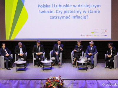 Uczestnicy pierwszego dnia Kongresu Gospodarczego Lubuskie 2022 w Centrum Kreatywnej Kultury przy zielonogórskim Regionalnym Centrum Animacji Kultury 