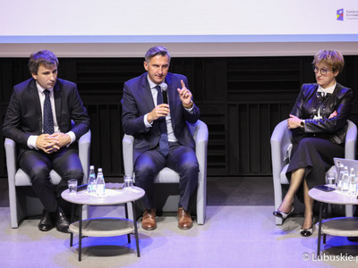 Uczestnicy pierwszego dnia Kongresu Gospodarczego Lubuskie 2022 w Centrum Kreatywnej Kultury przy zielonogórskim Regionalnym Centrum Animacji Kultury 