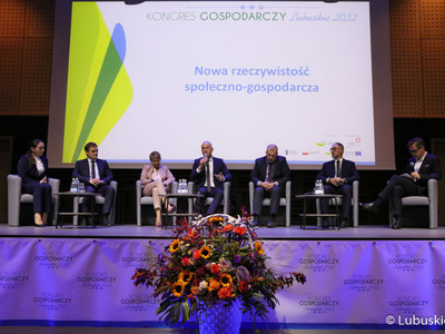 Uczestnicy pierwszego dnia Kongresu Gospodarczego Lubuskie 2022 w Centrum Kreatywnej Kultury przy zielonogórskim Regionalnym Centrum Animacji Kultury 