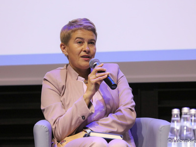 Dr hab. inż. Maria Mrówczyńska, prof. UZ – Prorektor ds. Współpracy z Gospodarką Uniwersytetu Zielonogórskiego podczas pierwszego dnia Kongresu Gospodarczego Lubuskie 2022 w Centrum Kreatywnej Kultury przy zielonogórskim Regionalnym Centrum Animacji Kultury 