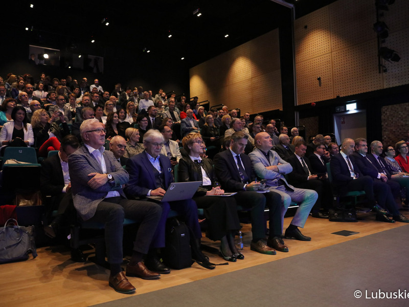 Uczestnicy pierwszego dnia Kongresu Gospodarczego Lubuskie 2022 w Centrum Kreatywnej Kultury przy zielonogórskim Regionalnym Centrum Animacji Kultury