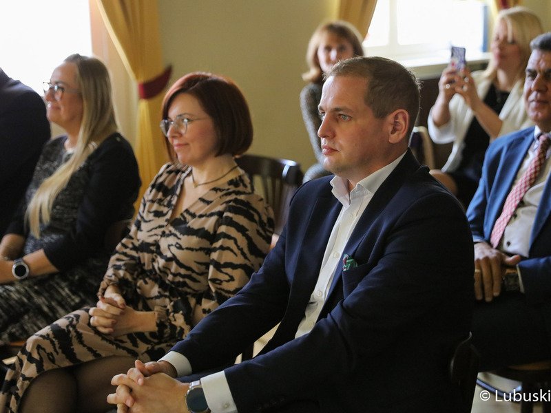 Uroczystość wręczenia nagród zarządu woj. lubuskiego dla nauczycieli i dyrektorów lubuskich placówek oświatowych
