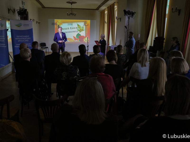 Uroczystość wręczenia nagród zarządu woj. lubuskiego dla nauczycieli i dyrektorów lubuskich placówek oświatowych