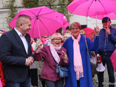 Uczestnicy Różowego Marszu w Zielonej Górze