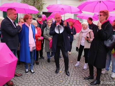 Uczestnicy Różowego Marszu w Zielonej Górze