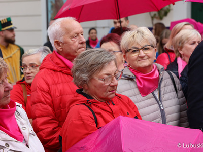 Uczestnicy Różowego Marszu w Zielonej Górze