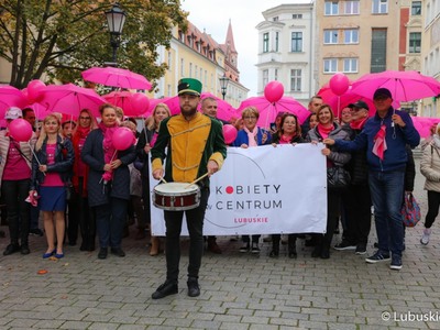 Uczestnicy Różowego Marszu w Zielonej Górze