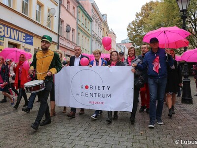Uczestnicy Różowego Marszu w Zielonej Górze