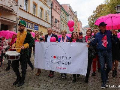 Uczestnicy Różowego Marszu w Zielonej Górze