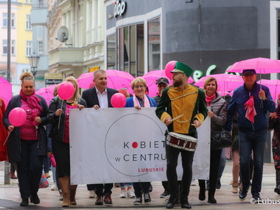 Uczestnicy Różowego Marszu w Zielonej Górze