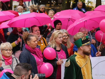 Uczestnicy Różowego Marszu w Zielonej Górze