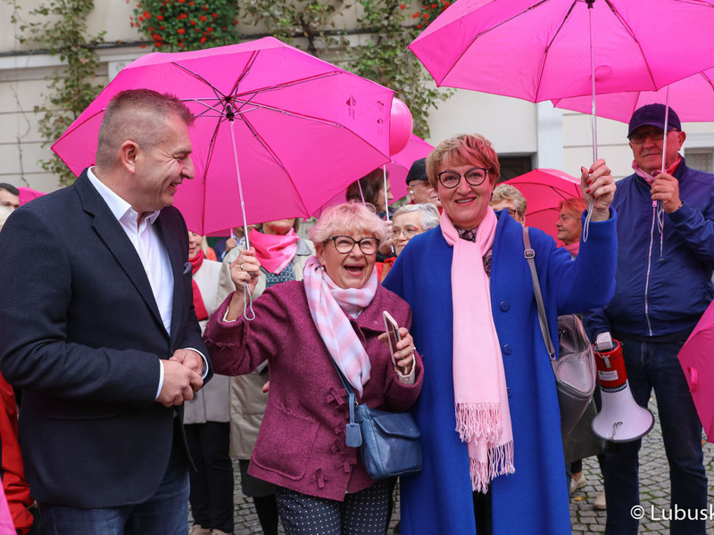 Uczestnicy Różowego Marszu w Zielonej Górze