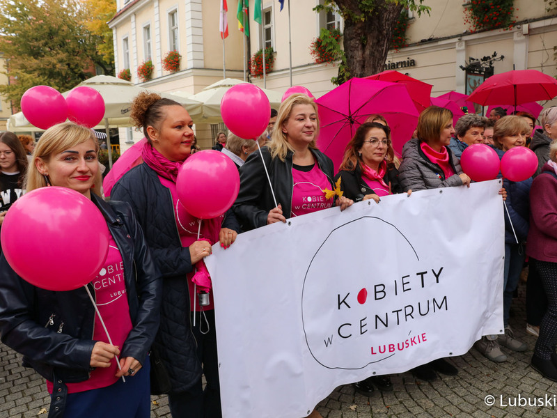 Uczestniczki Różowego Marszu w Zielonej Górze