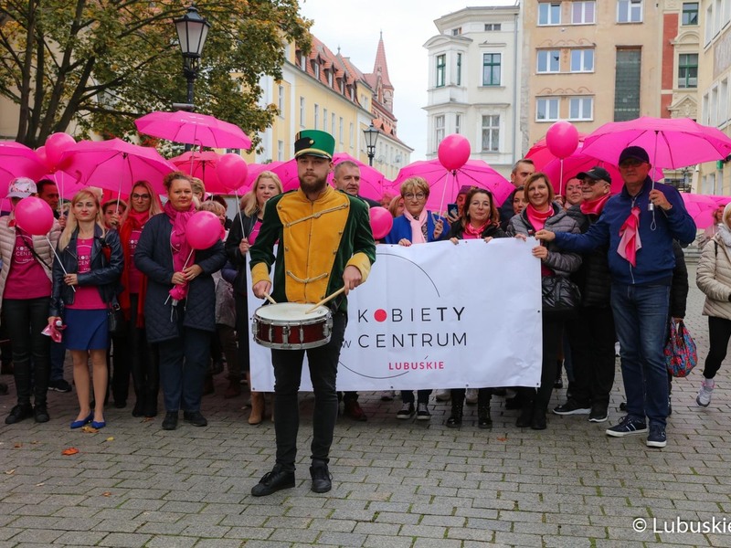Uczestnicy Różowego Marszu w Zielonej Górze