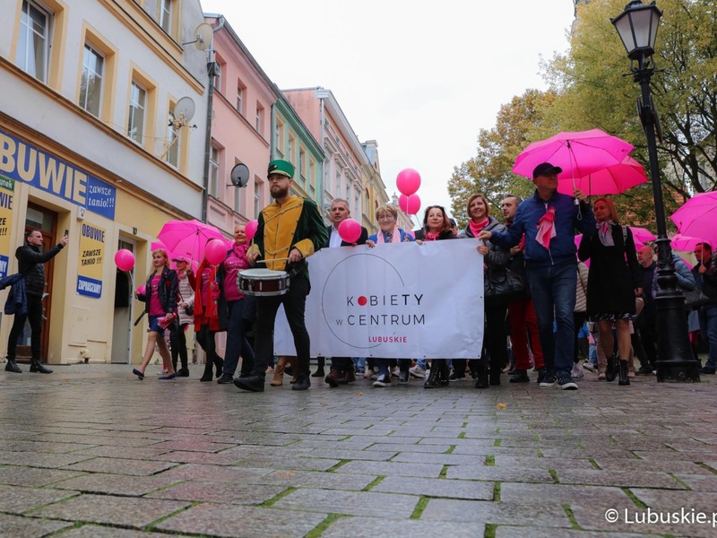 Uczestnicy Różowego Marszu w Zielonej Górze