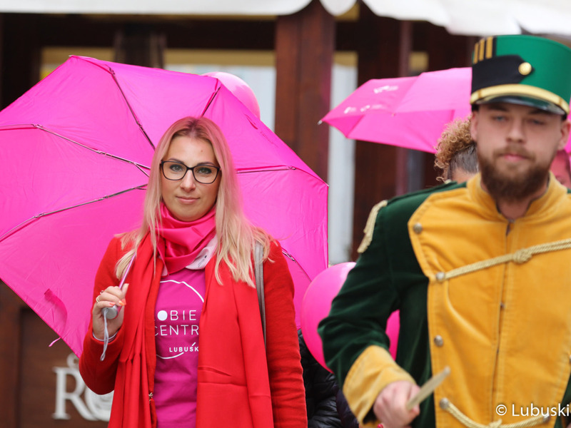 Uczestnicy Różowego Marszu w Zielonej Górze
