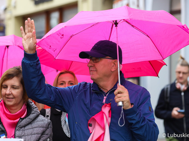 Senator RP Wadim Tyszkiewicz podczas Różowego Marszu w Zielonej Górze