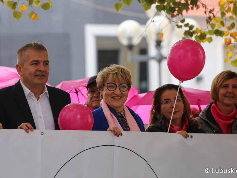 Uczestnicy Różowego Marszu w Zielonej Górze