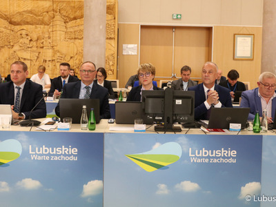 Zarząd Województwa Lubuskiego (od lewej): wicemarszałkowie Łukasz Porycki i Stanisław Tomczyszyn, marszałek  Elżbieta Anna Polak oraz członkowie zarządu Marcin Jabłoński i Tadeusz Jędrzejczak