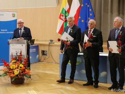 Odznaczeni Odznakami Honorowymi za Zasługi dla Województwa Lubuskiego: prof. zw. dr. hab. Jerzy Babiak, Robert Czechowski, Jan Frydrykowi i Jerzy Zarzycki.
