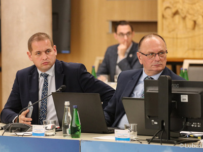 Wicemarszałkowie Łukasz Porycki oraz Stanisław Tomczyszyn
