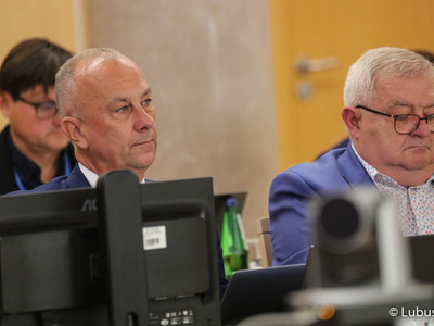 Członkowie zarządu woj. lubuskiego Marcin Jabłoński (z lewej) oraz Tadeusz Jędrzejczak
