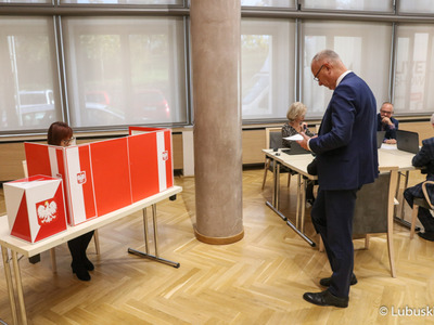 Członek zarządu woj. lubuskiego: Marcin Jabłoński głosuje nad wnioskiem o odwołanie Marszałka Województwa Lubuskiego