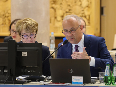 Członek zarządu woj. lubuskiego Marcin Jabłoński oraz marszałek Elżbieta Anna Polak