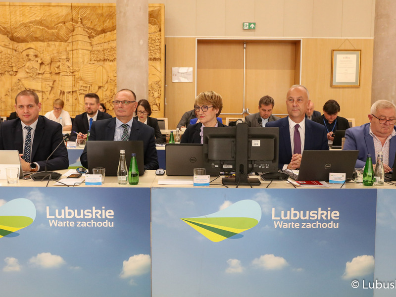 Zarząd Województwa Lubuskiego (od lewej): wicemarszałkowie Łukasz Porycki i Stanisław Tomczyszyn, marszałek  Elżbieta Anna Polak oraz członkowie zarządu Marcin Jabłoński i Tadeusz Jędrzejczak