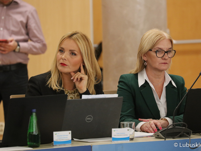 Radni wojewódzcy podczas październikowej sesji Sejmiku Województwa Lubuskiego (od lewej) :Sebastian Ciemnoczołowski, Anna Synowiec oraz Małgorzata Paluch-Słowińska