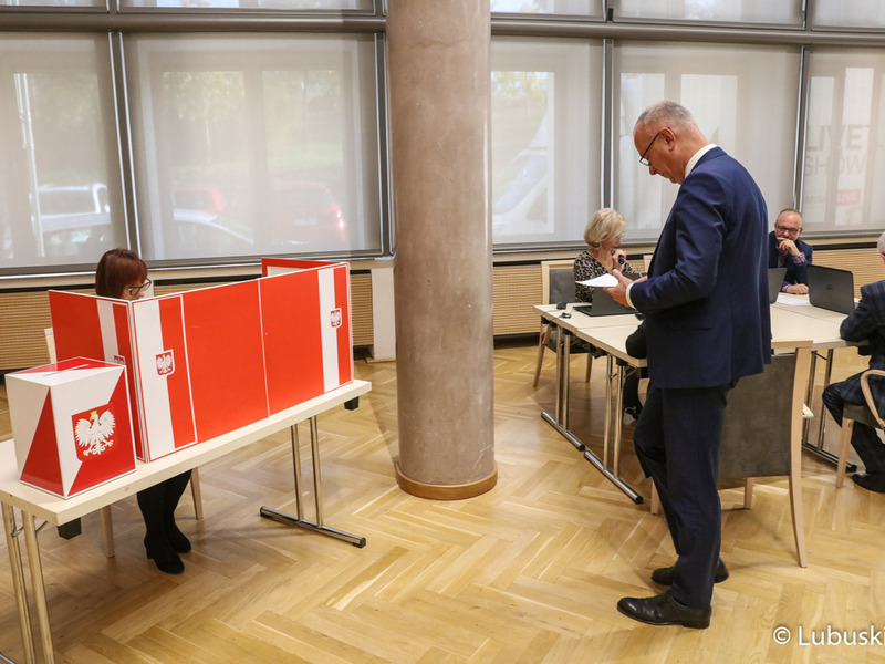 Członek zarządu woj. lubuskiego: Marcin Jabłoński głosuje nad wnioskiem o odwołanie Marszałka Województwa Lubuskiego