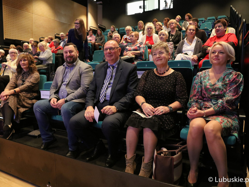 Uczestnicy konferencji „Aktywna Kobieta Wiejska 2022” w Centrum Kreatywnej Kultury przy Regionalnym Centrum Animacji Kultury w Zielonej Górze