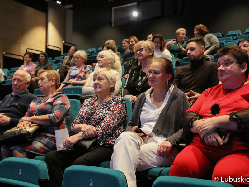 Uczestnicy konferencji „Aktywna Kobieta Wiejska 2022” w Centrum Kreatywnej Kultury przy Regionalnym Centrum Animacji Kultury w Zielonej Górze