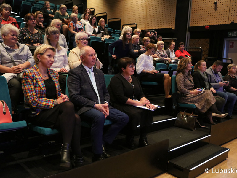 Uczestnicy konferencji „Aktywna Kobieta Wiejska 2022” w Centrum Kreatywnej Kultury przy Regionalnym Centrum Animacji Kultury w Zielonej Górze