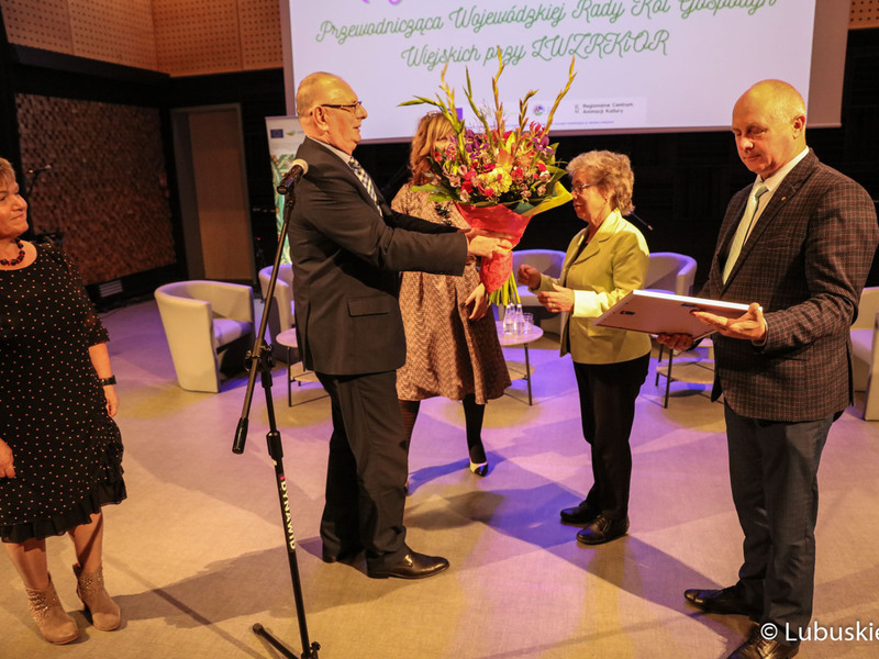 Uczestnicy konferencji „Aktywna Kobieta Wiejska 2022” w Centrum Kreatywnej Kultury przy Regionalnym Centrum Animacji Kultury w Zielonej Górze