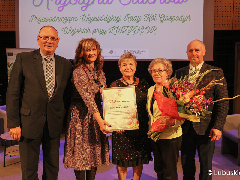 Uczestnicy konferencji „Aktywna Kobieta Wiejska 2022” w Centrum Kreatywnej Kultury przy Regionalnym Centrum Animacji Kultury w Zielonej Górze