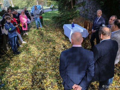 Uczestnicy konferencji prasowej dot. rozbudowy infrastruktury rowerowej na terenie województwa lubuskiego w Gminie Szprotawa – VELO SPROTAVIA”. 